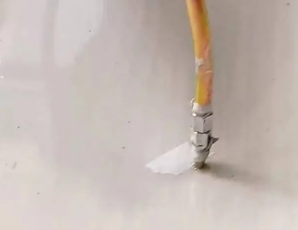 平罗瓷砖空鼓维修公司专业解答在瓷砖铺贴过程中，如果使用的砂料过粗（如全部使用了粗砂），可能会导致以下问题